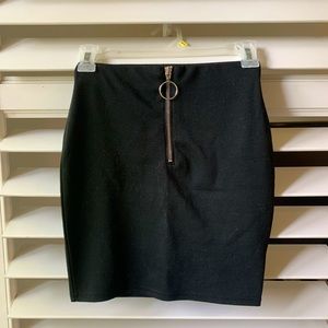 Fitted zip-up skirt